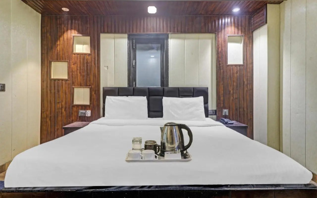 OYO 26766 Laxmi Abode
