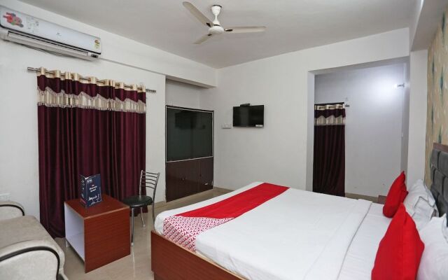 OYO 24694 Hotel Satya Inn