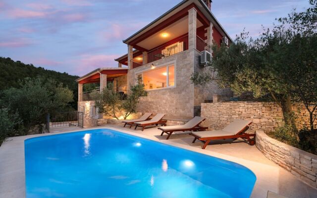 Luxury Villa Stairway to Heaven with Pool