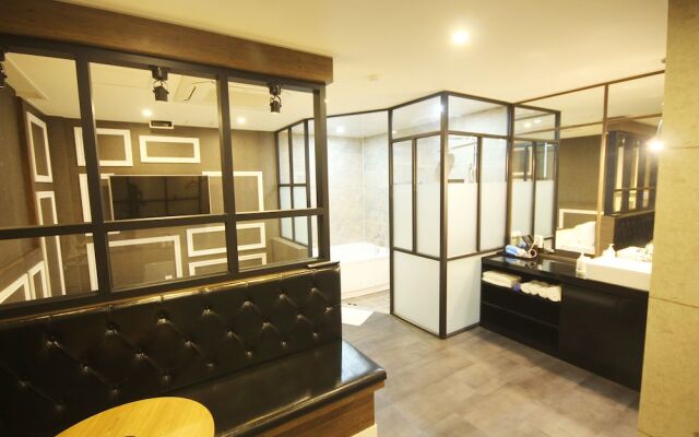 Haru Hotel