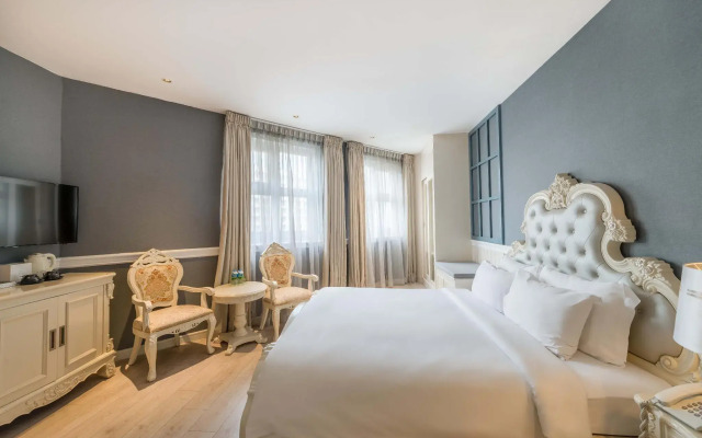 Me Saigon Boutique Hotel