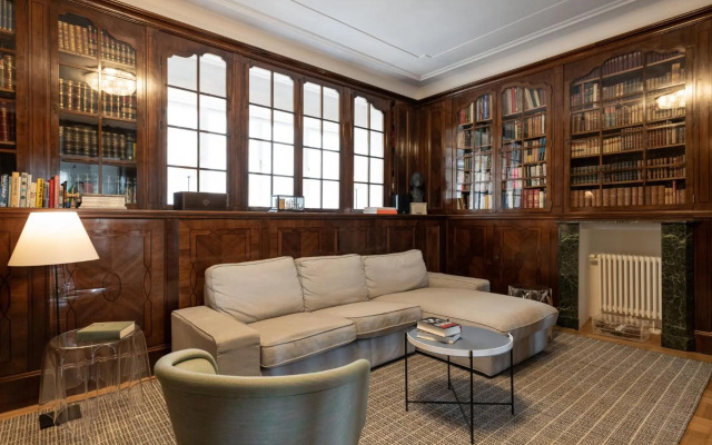 2200SQFT Luxury Apartment in City Center