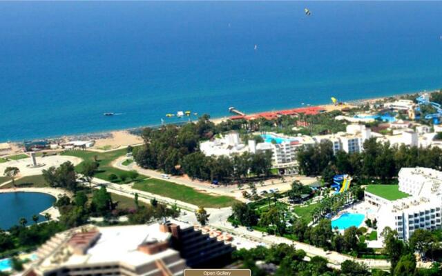 Maritim Hotel Saray Regency