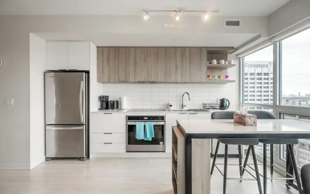 GLOBALSTAY Modern Sonic Way Condos