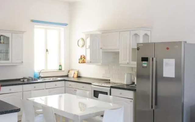 Stunning 4 Bedroom Apart. Near Balluta Bay