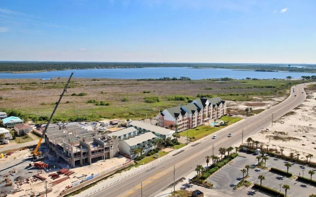 Colonnades 1901 - 4 Br condo