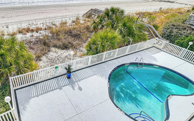 On-the-beach Escape: Oceanfront in Surfside!
