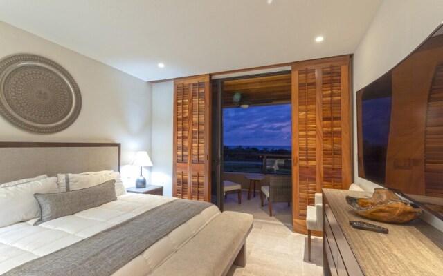 Sunny Vacation Condo 4