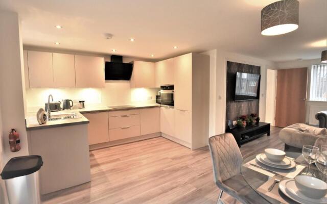 Exec 2Bed 2Bath Serviced Apartment Balcony Parking