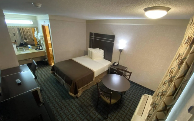 Deluxe Inn Fayetteville - I-95 Exit 49