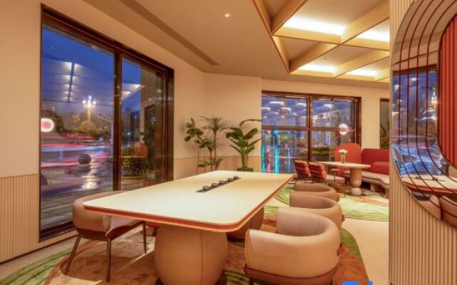 Orange Hotel (Nanjing Liuhe Longchi Metro Station)