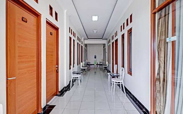 OYO 90475 Mirda Gratia Hotel