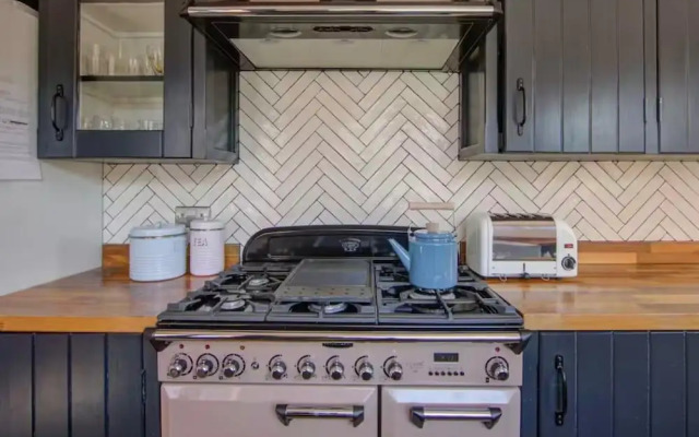 Whitstable - 3 Beds - Sleeps 6 - Pet Friendly