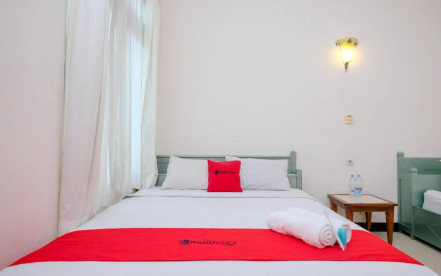 Hotel Savitri Country