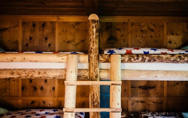 Bluebird Mountain Hostel