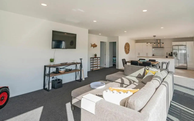 Sundaze Escape - Cooks Beach Holiday Home