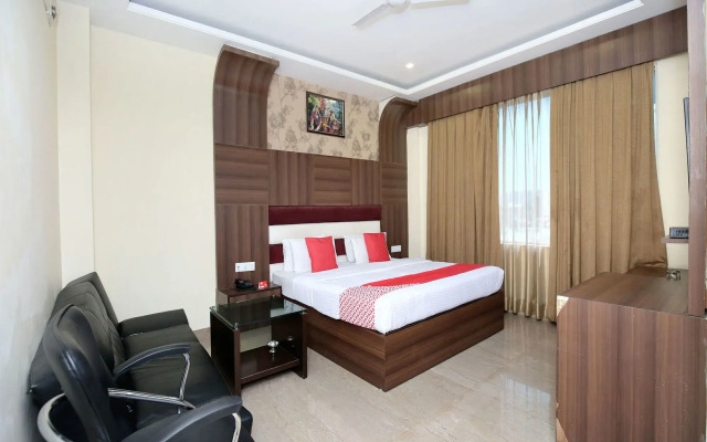 OYO 5710 The Majestic Crown Hotel