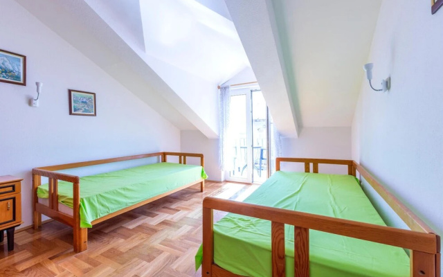 Awesome Apartment in Podstrana With Wifi and 2 Bedrooms