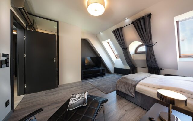 Small Venice Apartments