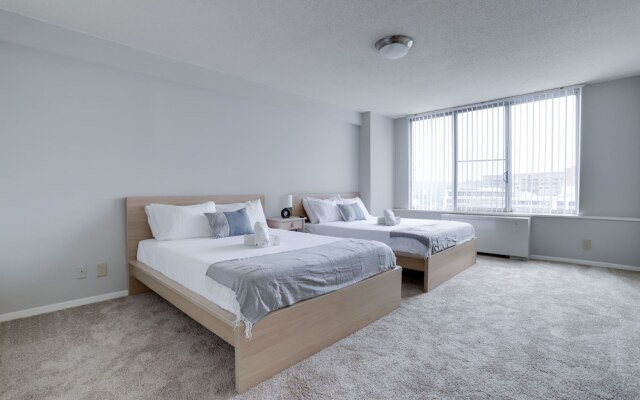 Wonderful Apt Crystal City with Gym