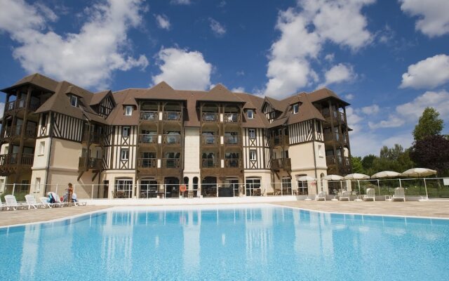 Traditional Apartment With Balcony or Terrace in Deauville