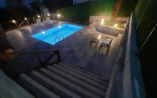 Mesmerizing House With Heated Pool in Sapanca