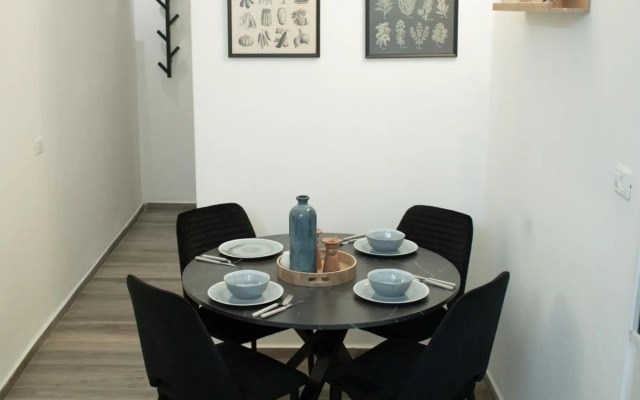 Hillel 13 - city center