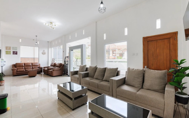 Urbanview Hotel Sky Batu Malang by RedDoorz