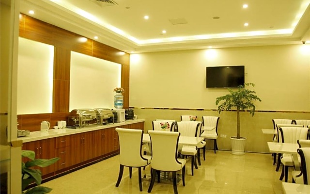 GreenTree Inn Jiangsu Yancheng Dongtai Jianggang Yingbin Road Gangcheng Avenue Business Hotel