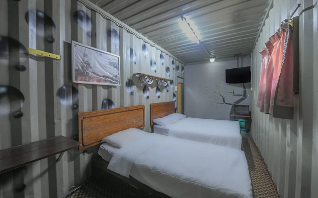 OYO 90589 The Jungle Cabin House