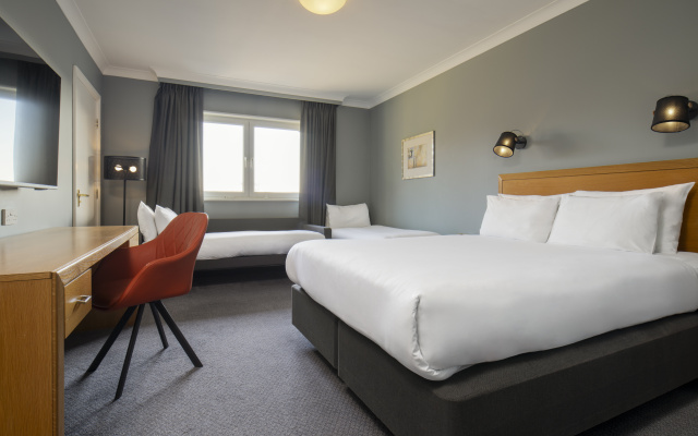 Holiday Inn Edinburgh Zoo by IHG - Image 7