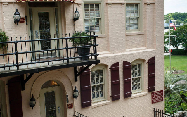 Olde Harbour Inn, Historic Inns of Savannah.