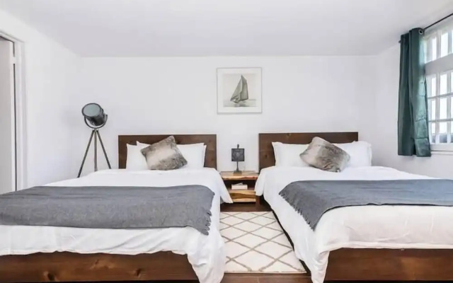Modern Meets Rustic - 2 Bdrm Old Quebec