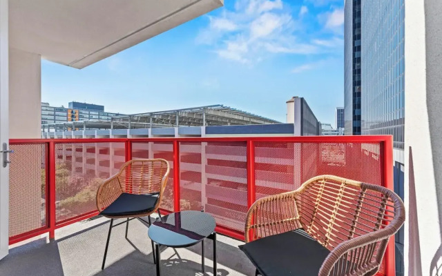 Stylish LA Studio Prime Location