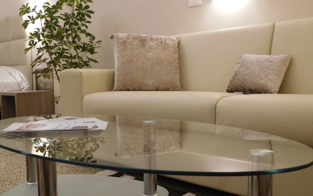 Moonlight Hotel & Suites