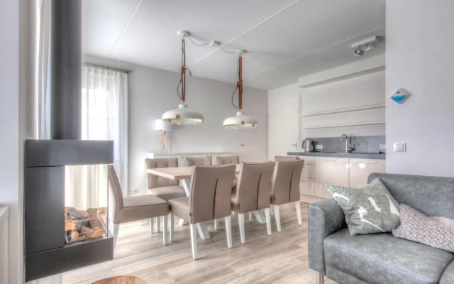 Luxurious Stately Villa With 4 Bathrooms, 1km From the Beach