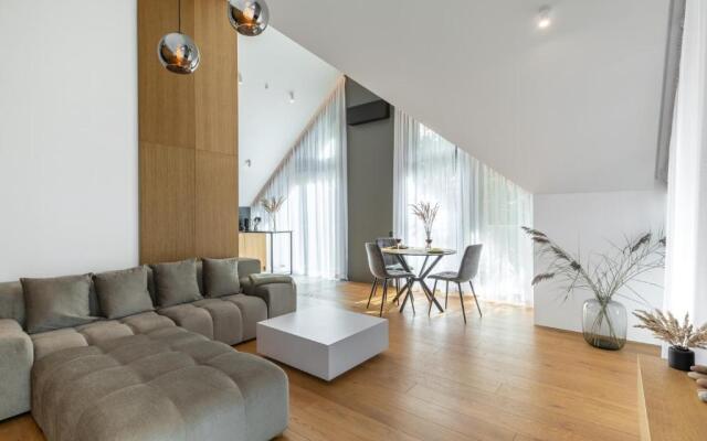 HolidayPlus Apartment, By Cohost