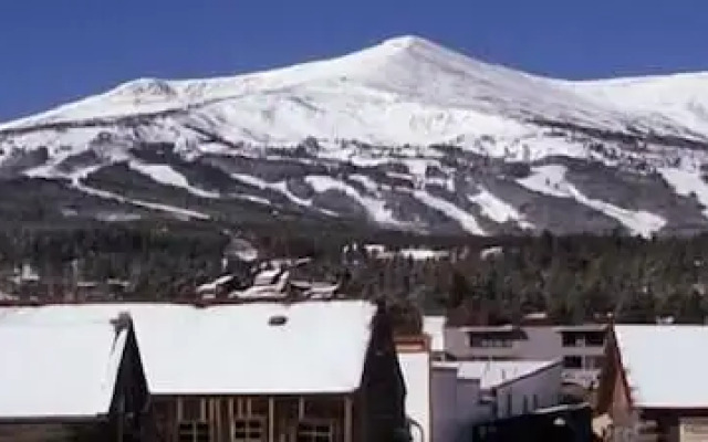 Ski and Racquet B102