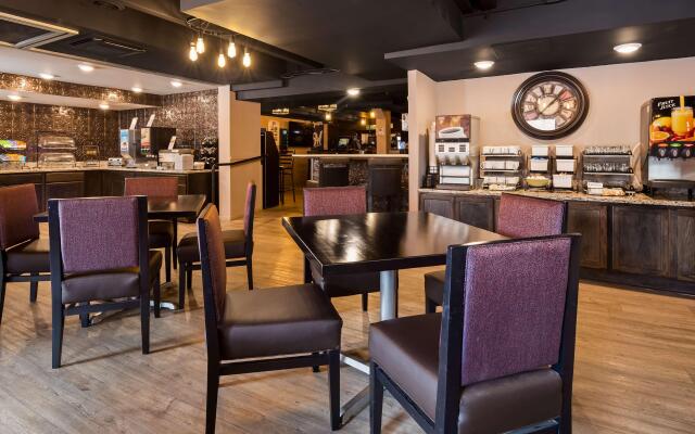 Best Western Plus Milwaukee West