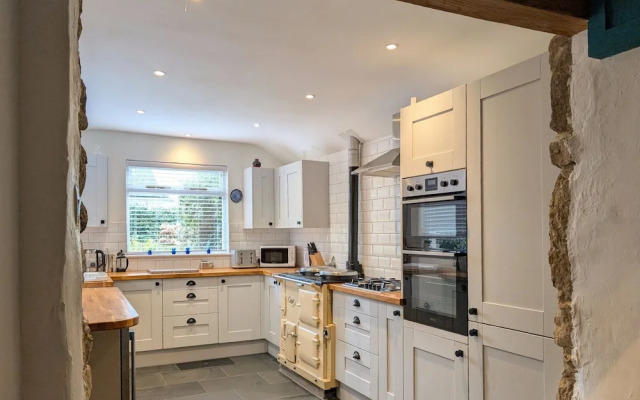 The Old Barn Near St Ives - Rustic Charm & Space