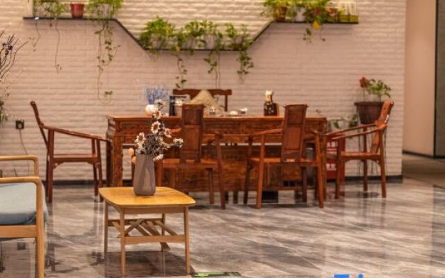 Yiheju Hotel(Zhengzhou Xinzheng International Airport)