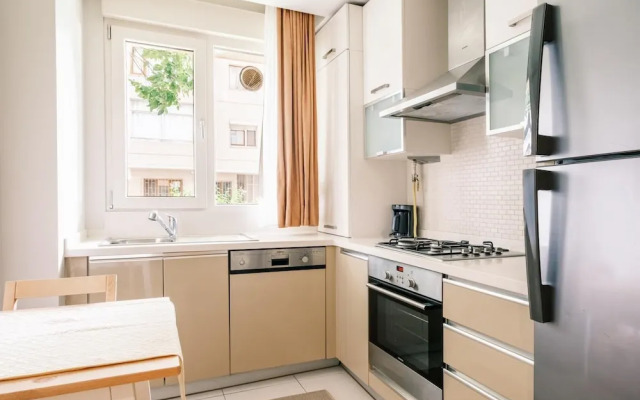 Spacious Flat 3 min to Coast and Bagdat Avenue