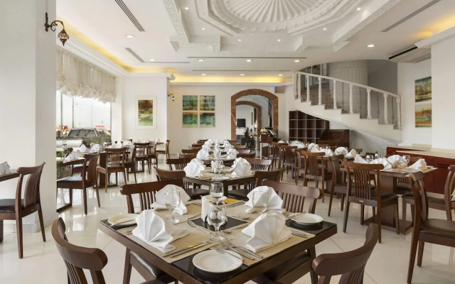 Landmark Suites Hotel