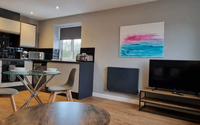 Charming 1-bed Apartment Near Redditch Town Centre