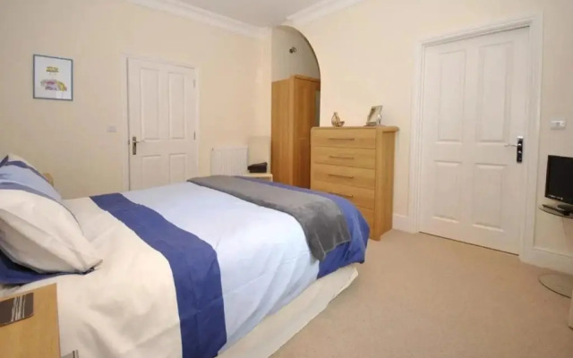 8 Angel Yard, Midhurst