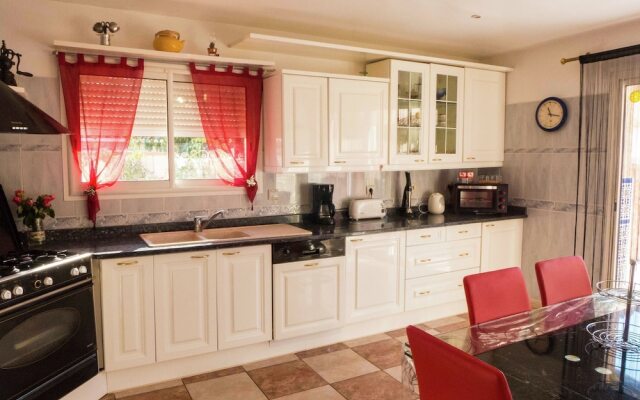 Exquisite Villa in Perpignan With Swimming Pool