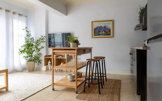 Cozy Corner Apartment