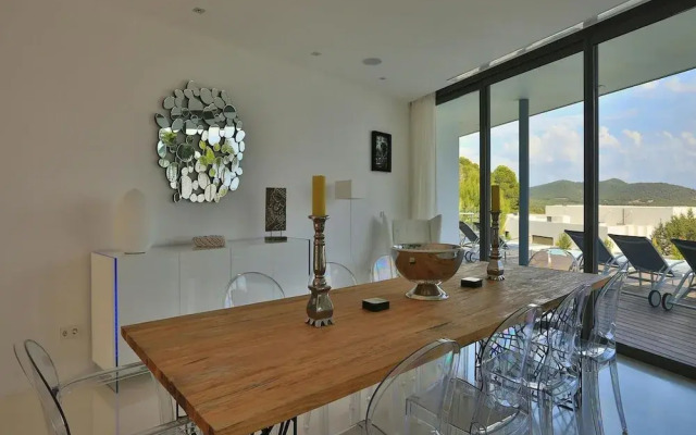 Modern Holiday Home With Vast Terracing