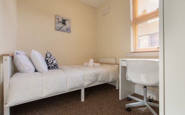 Charming 4-bed, Pet Friendly House in Liverpool
