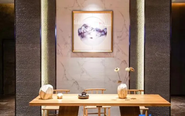 Yijia Bauhinia Hotel
